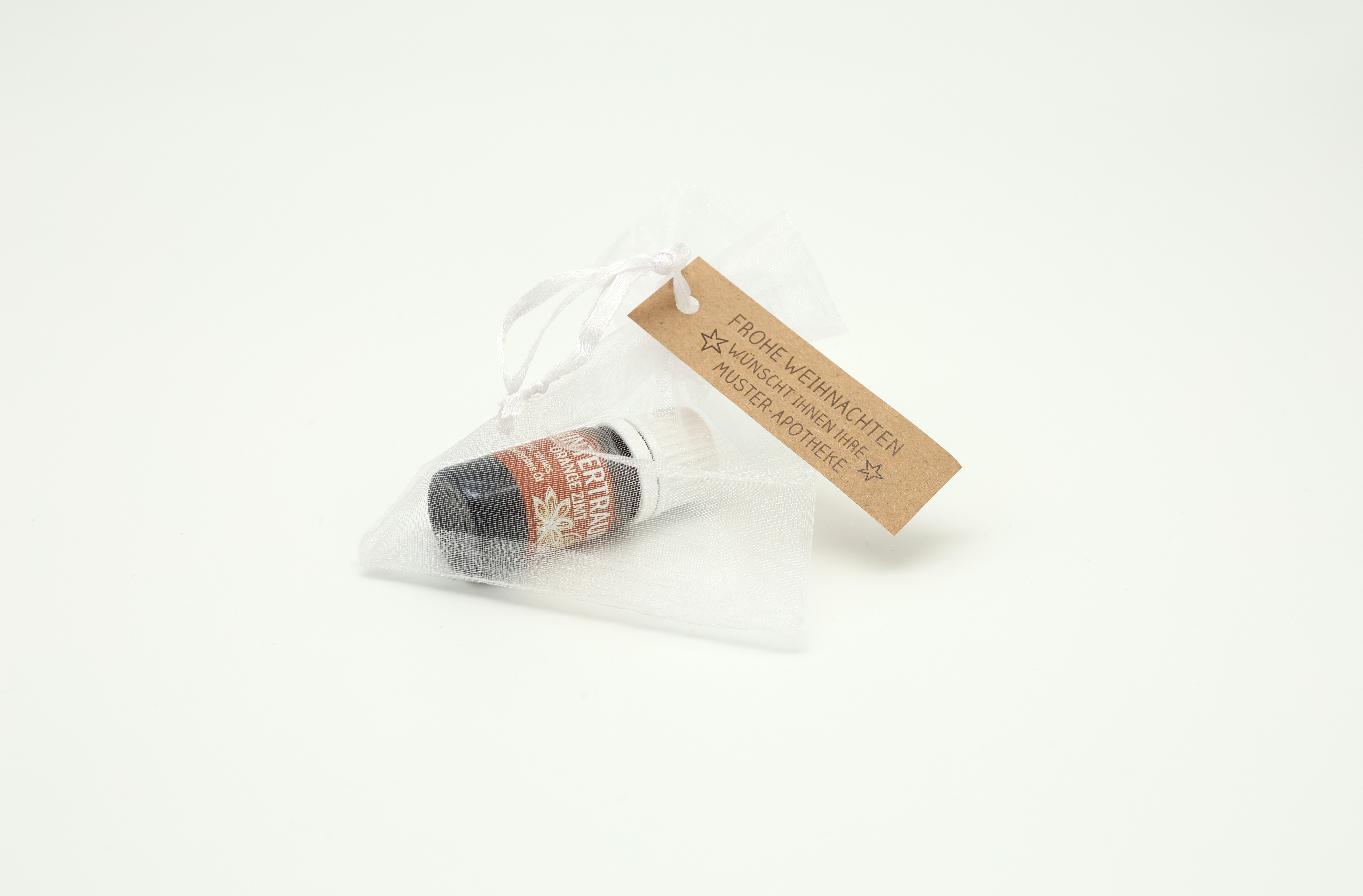 Wintertraumöl 5ml  im Organzasäckchen verpackt mit Apotheken-Eindruck, 100 % ätherisches Öl Wintertraumöl 5ml  im Organzasäckchen verpackt mit Apotheken-Eindruck, 100 % ätherisches Öl